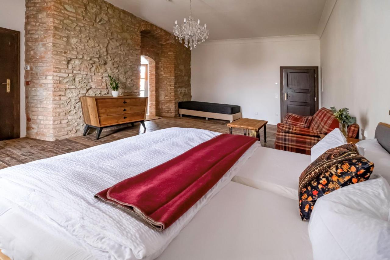 Knize Ferdinand Apartments Микулов Экстерьер фото